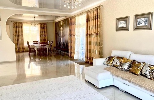 Zelyonaya Polyana House | Eliza SKI Bannoe