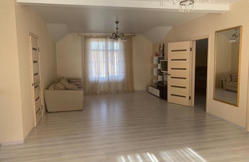 Zelyonaya Polyana House | Eliza SKI Bannoe