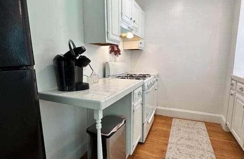 Mount Vernon House | Elizabeth Cottage