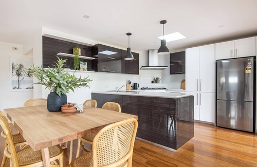Capel Sound House | Elizabeth Lodge with Spa Walk to beach