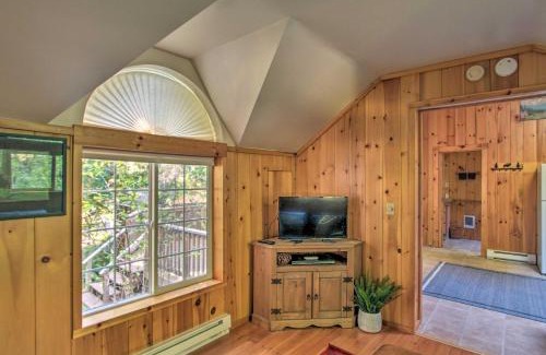 Ashford House | Elk Hideaway Ashford Cottage with Hot Tub!