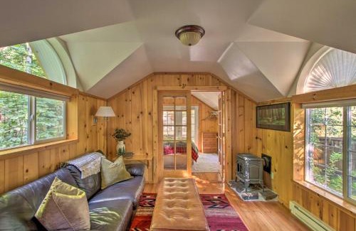 Ashford House | Elk Hideaway Ashford Cottage with Hot Tub!
