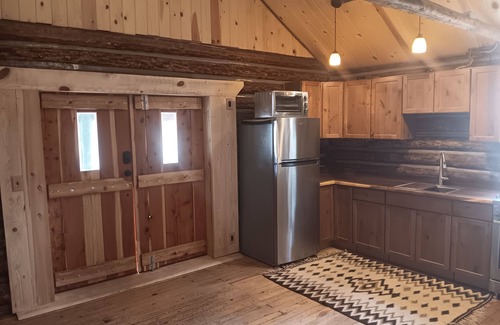 Blue Cabin | Elk hunter's paradise. Huge bulls here come here every day! Starlink internet