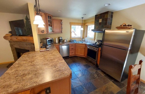 Mazama Cabin | Elk Lodge: Spacious Cabin Near Trails & Ski Access
