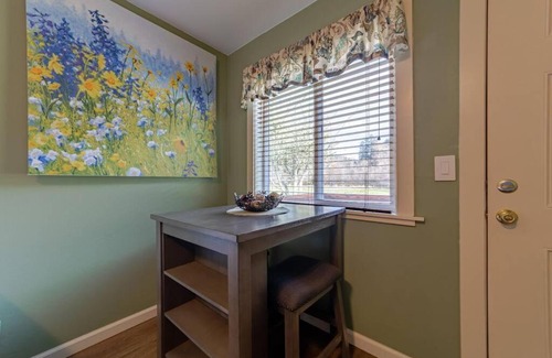 Orick House | Elk Meadow Cabins 13B Bears Den - Single Room