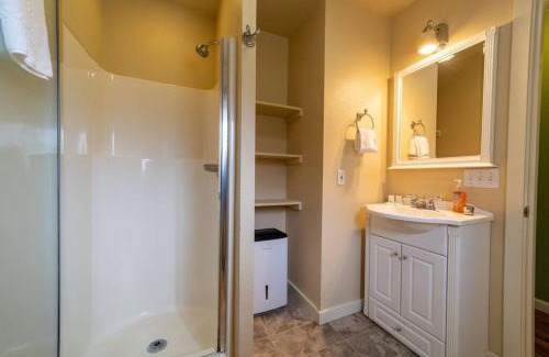 Orick House | Elk Meadow Cabins 17B Gold Rush - Single Room