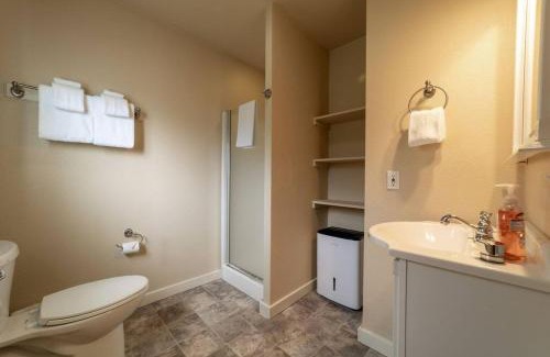 Orick House | Elk Meadow Cabins 17B Gold Rush - Single Room