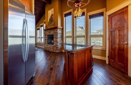 Cody Apartment | Elk Meadow Retreat- an escape to luxury and comfort!
