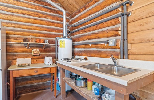 Cheyenne Crossing Cabin | Elkhorn Cabin with Sleeping Porch