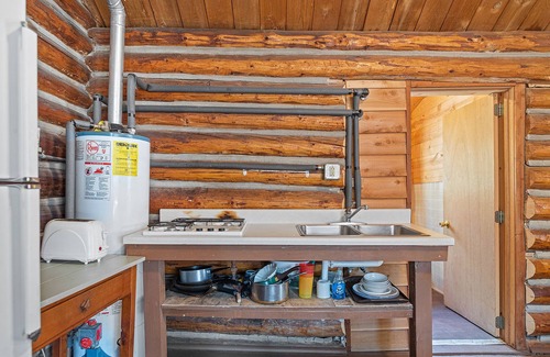 Cheyenne Crossing Cabin | Elkhorn Cabin with Sleeping Porch