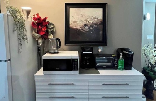 West Edmonton House | Ellegant private bedroom in a quiet and nice home to stay in West Edmonton Area