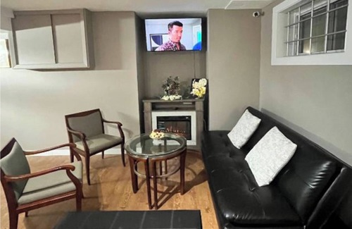 West Edmonton House | Ellegant private bedroom in a quiet and nice home to stay in West Edmonton Area