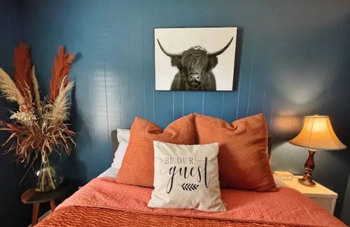 Bono House | Ellie's place. A cozy 3 bedroom w/ unique touches.