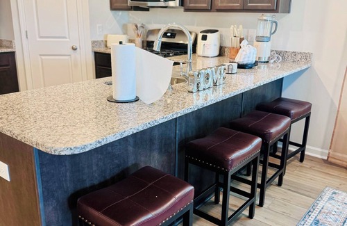 Elgin House | Ellington Escape - Modern Home, Cabana & Pool