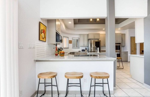 Las Cruces House | Elliss · Large Newly Renovated Home with Game Room