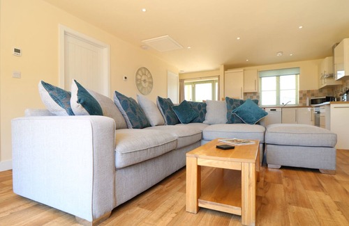 Grampound Cottage | ELM COTTAGE, pet friendly, with a garden in Tregony