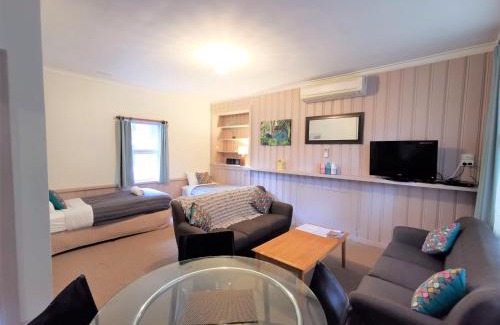 Bright Cabin | Elm Lodge Bright