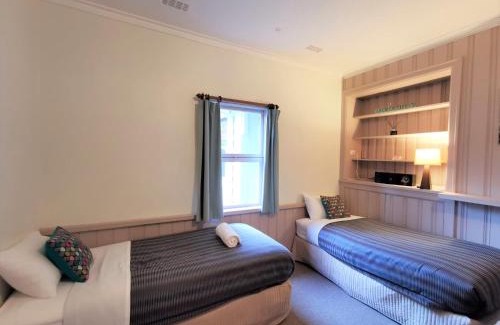 Bright Cabin | Elm Lodge Bright