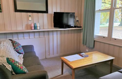 Bright Cabin | Elm Lodge Bright