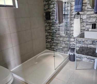 Krugersdorp House | Elmscote Cottages - Cabin 2