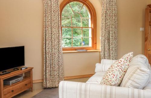 Longnor Apartment | Elmwood
