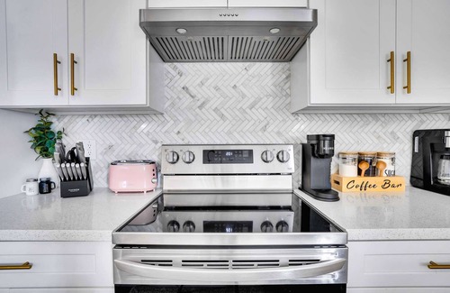 Southwest Anaheim House | Elsa's Enchanting Escape 8 minutes to Disney & Convention Center