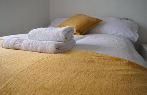 Belle Vue House | Elsham Gardens Rooms