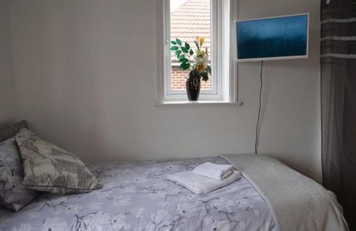 Belle Vue House | Elsham Gardens Rooms