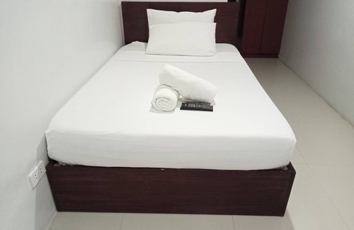 Balibago Hotel | Elti Dormitel By Bluebookers