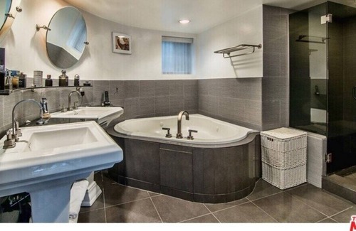 Hollywood Hills Villa | Elvis Estate On Mulholland Drive Star Tours Stop