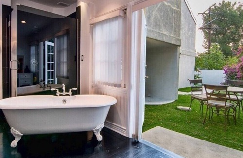 Hollywood Hills Villa | Elvis Estate On Mulholland Drive Star Tours Stop