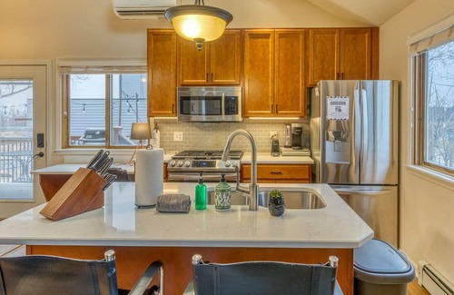 Miller Beach House | Elyon Hall CoachHouse, Indiana Dunes Nat’l Park, 10 min hike to Beach