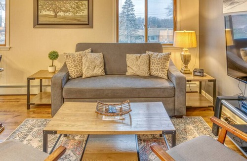 Miller Beach House | Elyon Hall CoachHouse, Indiana Dunes Nat’l Park, 10 min hike to Beach