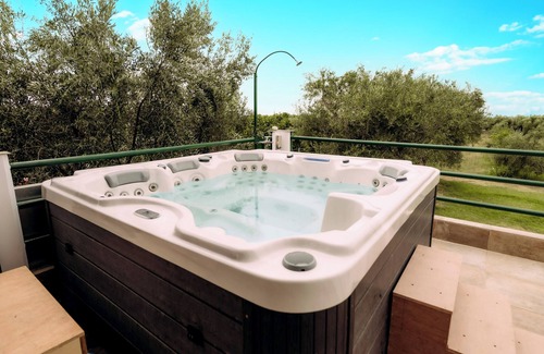 Ilida House | Elysium Countryside House Jacuzzi - Doune