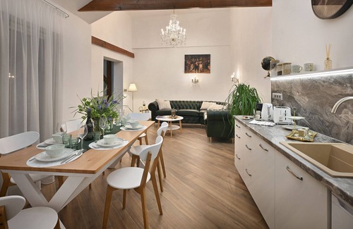 Mala Strana Apartment | Ema Destinnova (Two Bedroom Family Apartment with Jacuzzi)