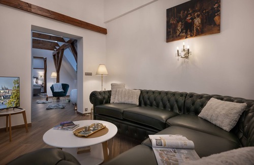 Mala Strana Apartment | Ema Destinnova (Two Bedroom Family Apartment with Jacuzzi)