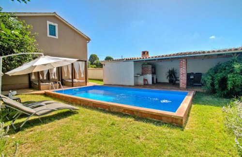 Muntic House | Ema Holiday Home
