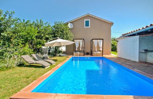 Muntic House | Ema Holiday Home