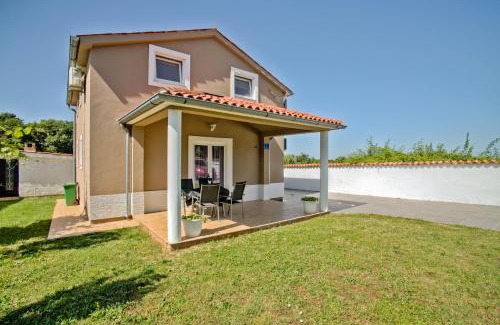 Muntic House | Ema Holiday Home
