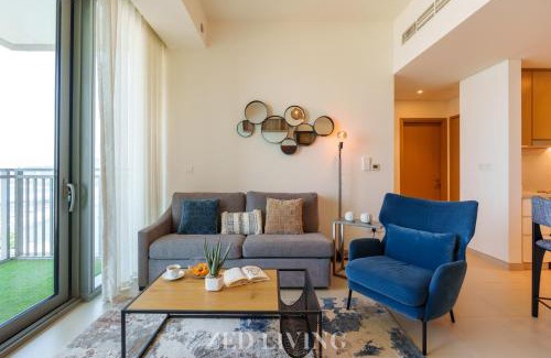 Dubai Marina Apartment | Emaar 5242 - Stunning Sea View Stay in Prime Waterfront Location - Zed Living