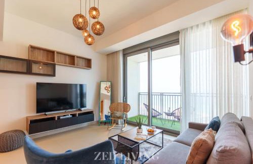 Dubai Marina Apartment | Emaar 5242 - Stunning Sea View Stay in Prime Waterfront Location - Zed Living