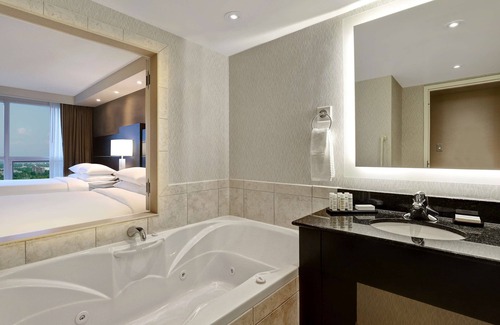 Fallsview Hotel | Embassy Suites by Hilton Niagara Falls Fallsview