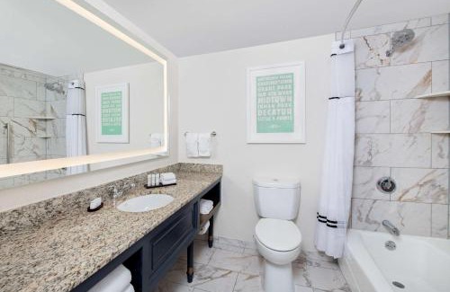 Peachtree Park Hotel | Embassy Suites by Hilton Atlanta Buckhead