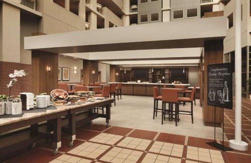 Luckie-Marietta District Hotel | Embassy Suites by Hilton Atlanta at Centennial Olympic Park