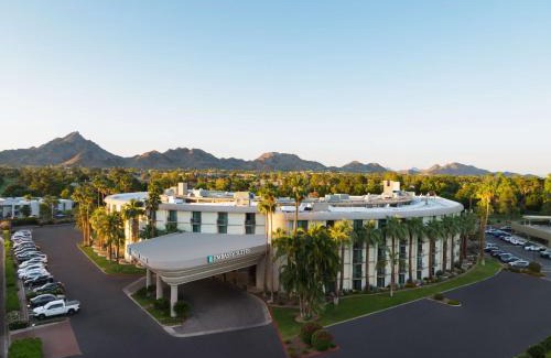 Camelback East Hotel | Embassy Suites by Hilton Phoenix Biltmore