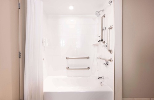 West Bloomington Hotel | Embassy Suites by Hilton Bloomington/Minneapolis
