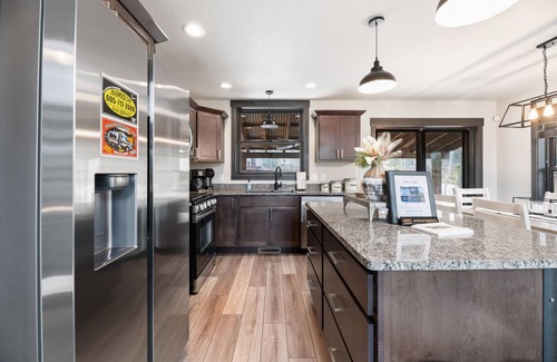 Lead House | Embers Gulch 1 brand new duplex, wifi, hot tub, paved roads, shared pool access