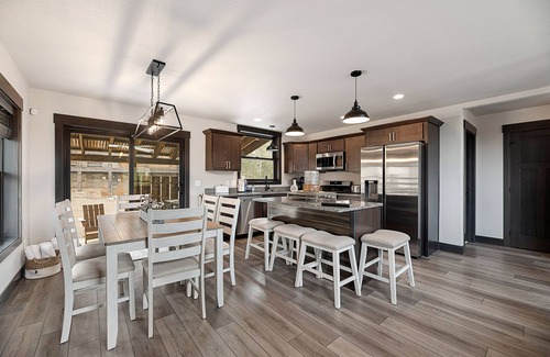 Lead House | Embers Gulch 2, Hot tub, wifi, paved roads, garage access, brand new duplex