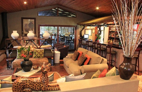 Hluhluwe Cabin | Emdoneni Lodge
