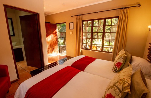 Hluhluwe Cabin | Emdoneni Lodge